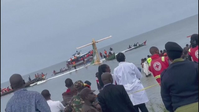 Tragedija Tanzanijoje: į Viktorijos ežerą įkrito keleivinis lėktuvas 