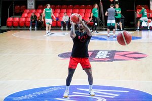 „Žalgirį“ paskandinęs M. Fosteris paaiškino, kodėl pamojavo Kauno sirgaliams: „Gali važiuoti namo“