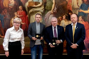 Iškilmingoje ceremonijoje A. Anušauskui ir A. Tapinui įteiktas J. K. Chodkevičiaus aukso medalis