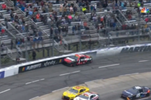 Pirmą kartą NASCAR lenktynių istorijoje išbandė įspūdingą manevrą iš PC žaidimo – rezultatas tiesiog stulbinantis