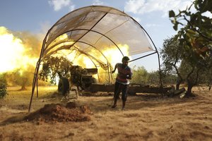 Rusijos aviacija bombardavo Sirijos opozicijos stovyklas prie Idlibo