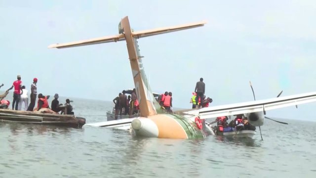 Po lėktuvo katastrofos Afrikoje išaugo aukų skaičius: rasta 19 kūnų, dar du žmonės dingę