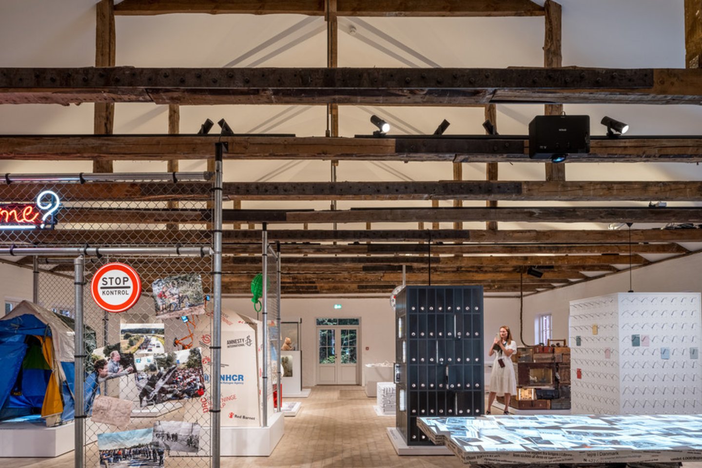 Pabėgėlių muziejus FLUGT – įsikūręs ypatingoje vietoje – buvusios didžiausios Antrojo pasaulinio karo pabėgėlių stovyklos Oksbole, Danijoje, teritorijoje.<br>Rasmus Hjortshoj / Archdaily nuotr.