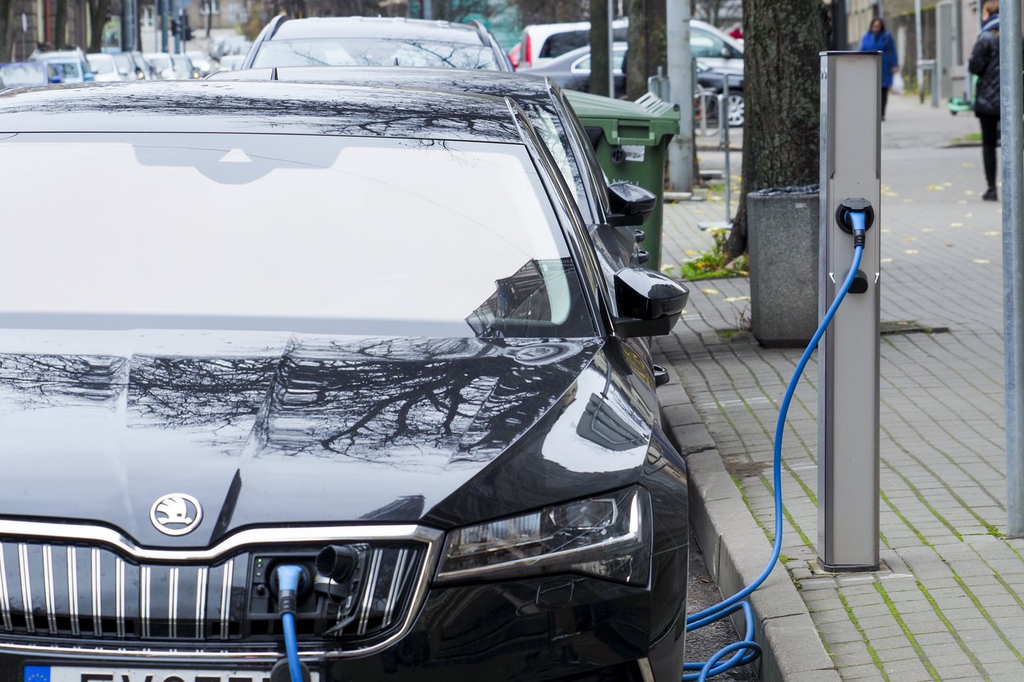 Vilniaus savivaldybė siekia, kad 2030 m. maždaug pusė automobilių sostinėje būtų elektriniai.<br>V.Ščiavinsko nuotr.
