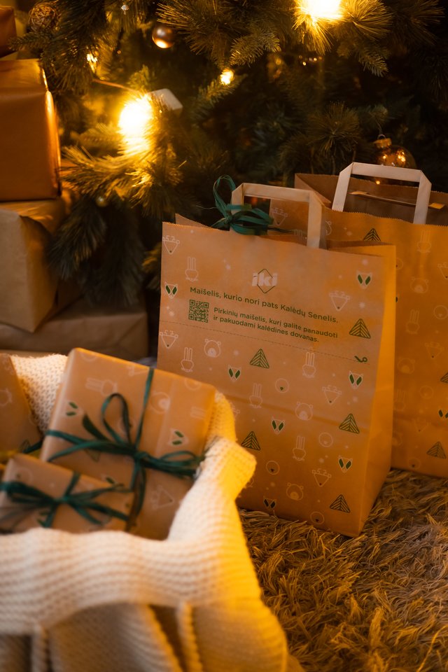 „Iki“ kalėdiniai pirkinių maišeliai.