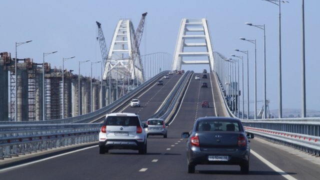 Tęsiantis Krymo tilto remontams, britų žvalgyba praneša: objektas pilnu pajėgumu nedirbs kone metus