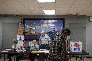 Įnirtingi rinkimai JAV: demokratai atrėmė respublikonų raudonąją bangą, tačiau visų rezultatų dar teks palaukti