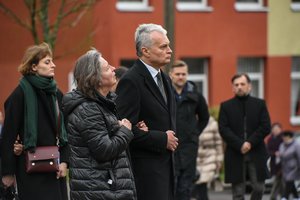 Tėtį palaidojęs G. Nausėda skyrė padėką: netekties valanda dabar virs dienomis ir mėnesiais