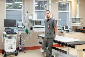 Skubiosios medicinos ir karo gydytojas: kariuomenėje įgyta patirtis padeda gelbėti civilių gyvybes