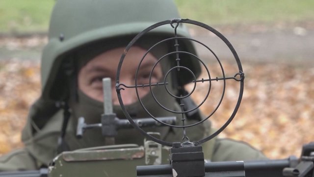 Ukrainiečiai demonstruoja gebėjimus ginklų kūrime: prieš Rusijos dronus naudoja savadarbį prietaisą