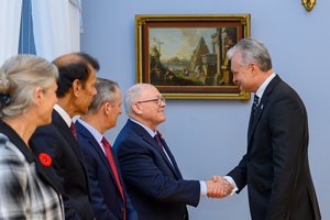 Su Kanados Senato vadovu susitikęs G. Nausėda aptarė siekį didinti paramą Ukrainai 
