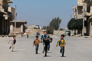 „Gelbėkit vaikus“: Sirijoje daugėja su neprievalgiu susiduriančių vaikų