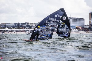 R. Jasiūnas kovoja dėl vietos pasaulio dešimtuke profesionalių burlentininkų lygos varžybose Japonijoje