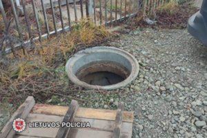 Kauno pareigūnai sučiupo šulinių dangčių vagį su kvaišalais