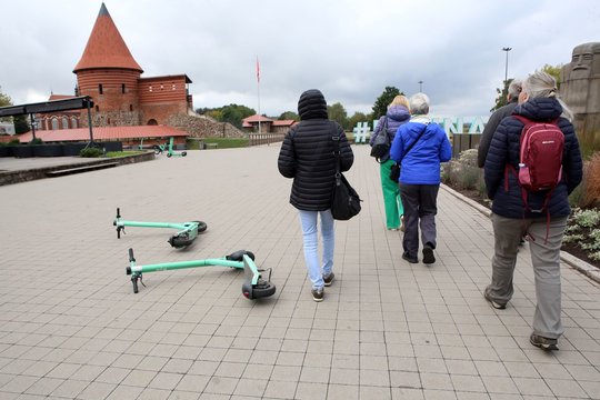 Eismo įvykių dėl neatsargaus elektrinių paspirtukų vairavimo – apstu: atsakė, kaip tai sukontroliuoti