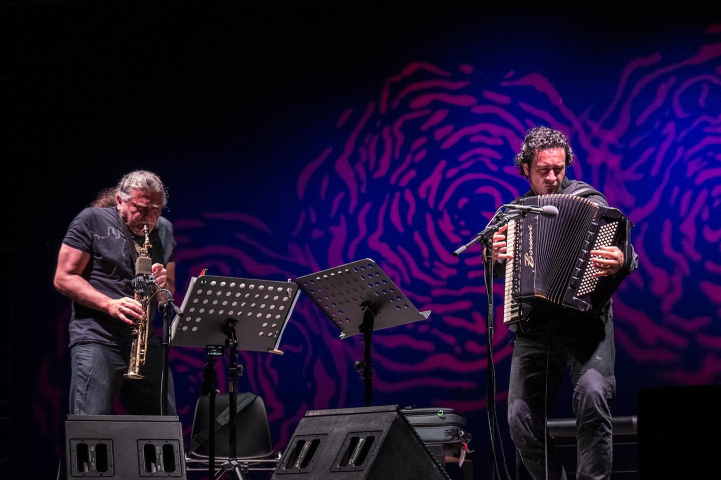 Italų akordeonininko V.Abbracciante ir argentiniečių saksofonininko J.Girotto duetas bendraus tango ir džiazo kalba.