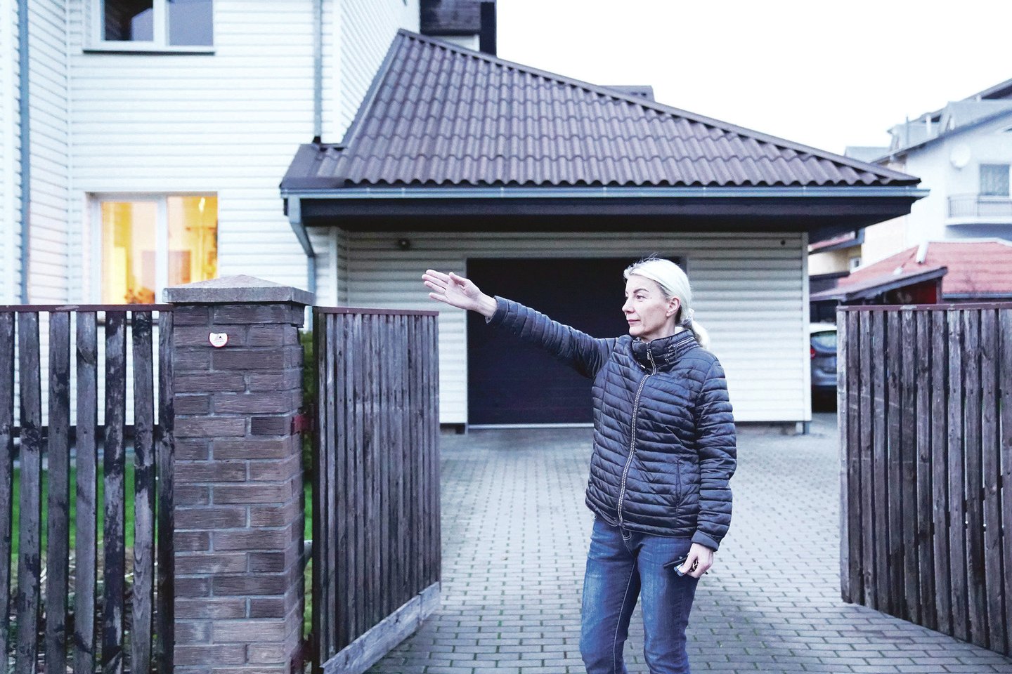 G.Jurevičienė stebėjosi, kodėl didelės įmonės statomos prie gyvenviečių.<br>M.Patašiaus nuotr.