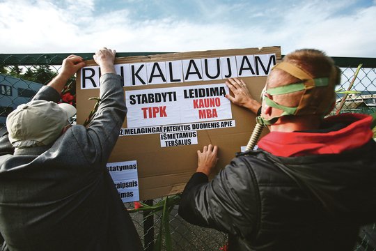 Atliekų įmonės kaimynystė kauniečius varo į neviltį: dėl tvaiko negali net langų praverti