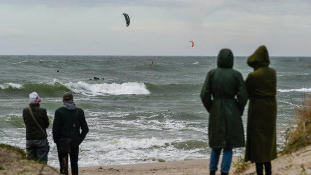 Numatoma vėjuota savaitės pabaiga: vietomis lis lietus