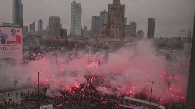 Nepriklausomybės dieną Varšuvoje – tūkstančiai žmonių eitynėse