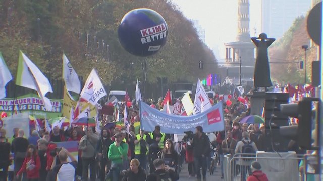 Vokietijoje tūkstančiai žmonių surengė protesto akciją – reikalavo suvaldyti kylančias kainas