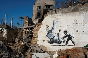 Rusijos bombarduotame Ukrainos mieste Banksy paliko piešinį