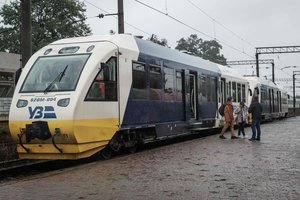 „Ukrainos geležinkeliai“ pradeda labdaros projektą – pardavinėjami bilietai į Donecką, Luhanską ir Simferopolį