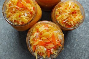 Moliūgų mišrainė žiemai: darbo nedaug, o rezultatas – tikrai geras