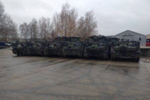 Lietuva Ukrainai perdavė dar 12 šarvuočių