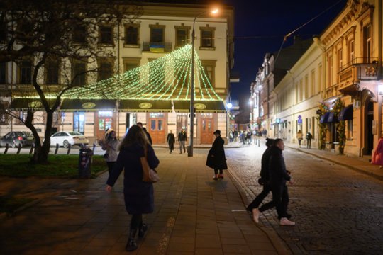 Vilnius puošiasi artėjant gražiausioms metų šventėms.<br>V.Skaraičio nuotr.