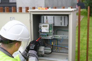 Sukčiai gali apsimesti keičiančiais elektros skaitiklius: įvardijo, ką žinoti ir kaip atpažinti ESO darbuotoją