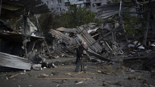 Chersone apsilankęs V. Zelenskis: Rusija mieste sunaikino visą svarbiąją infrastruktūrą 