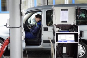 Kaip atrodo elektromobilių techninė apžiūra: išskiria ir vieną dažnai pasikartojantį trūkumą