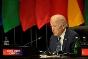 J. Bidenas Balyje susitiko su naująja Italijos lydere G. Meloni