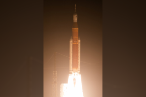 NASA sėkmingai paleido milžinišką raketą į Mėnulį