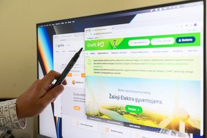 Rinkose keičiantis elektros kainoms, nepriklausomi tiekėjai jų mažinti neskuba: paaiškino, kodėl