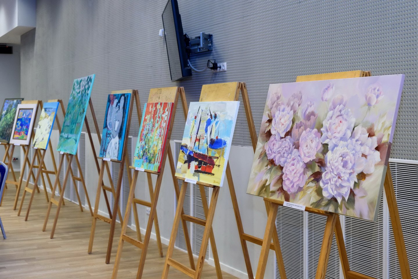 Labdaros aukcionui Lietuvos menininkai pateikė 22 kūrinius.<br>A.Kubaičio nuotr.
