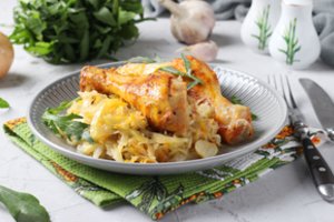 Vištiena kopūstų patale: receptas paprastas, o rezultatas pradžiugins visą šeimą