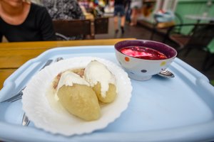 Seimas linkęs PVM lengvatą maitinimo verslui pratęsti pusmečiui