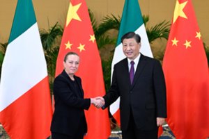 Xi Jinpingas pakvietė naująją Italijos premjerę atvykti į Kiniją