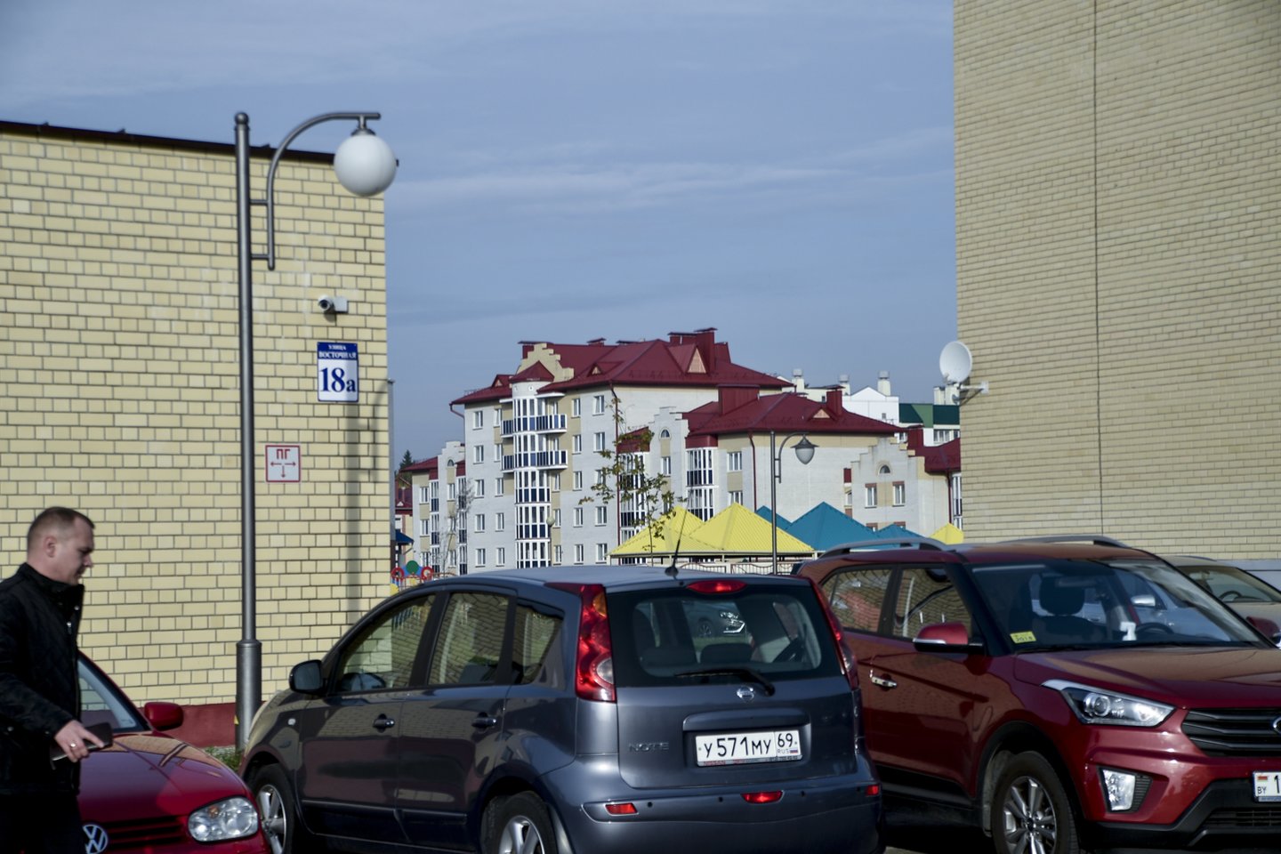 Nepaisant ES sankcijų, rugsėjo pabaigoje Baltarusijoje buvo galima įsigyti naujų automobilių.<br>V.Ščiavinsko nuotr.