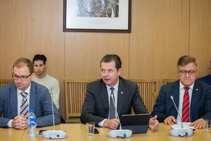 Išgirdęs slapta darytą įrašą Seimo narys traukiasi iš partijos 