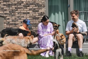 Rinkdamiesi namą Nainiai galvojo apie augintinius, kuriuos vadina savo vaikais: „Galėčiau čia ir 15 šunų turėti“