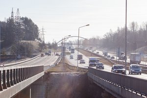 Įspėja vairuotojus: pirmadienį Kaune uždaromas vidurinis tiltas per Nerį