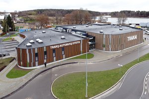 Pagaliau Trakams negėda dėl autobusų stoties: fasadas atkartoja ežerų vingius