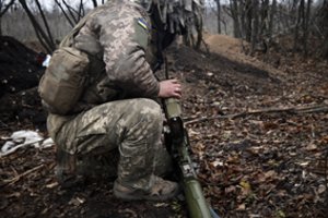 Karas Ukrainoje: iš Rusijos kalėjimų „dingo“ 23 tūkst. žmonių, Ukrainai ginkluotę padės gaminti mažiausiai 6 NATO šalys