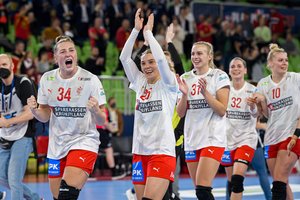 Nukarūnuoti Norvegijos rankininkes bandys Danijos rinktinė