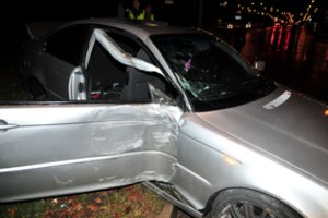 Kaune girtas BMW vairuotojas taranavo stulpą