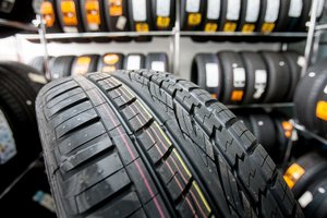 Vilniuje iš įmonės sandėlio nugvelbtos padangos už 11 tūkst. eurų