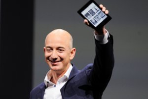 J. Bezosas skelbia grėsmingą prognozę: jokiais būdais nepirkite brangių daiktų